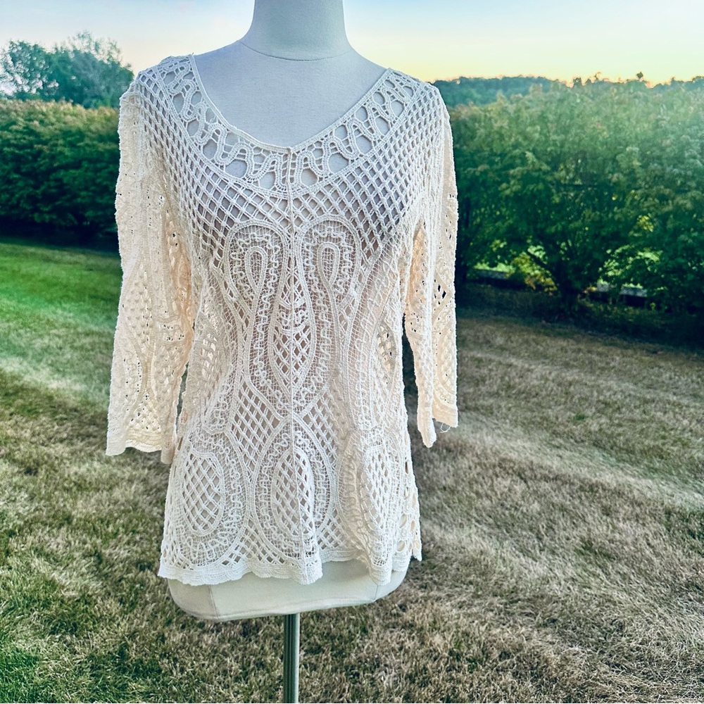 Adiva off white crochet knit shirt